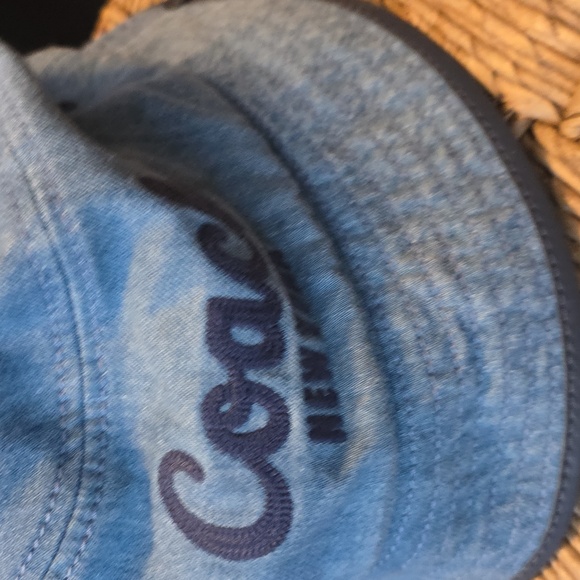 Bucket hat - Picture 1 of 2